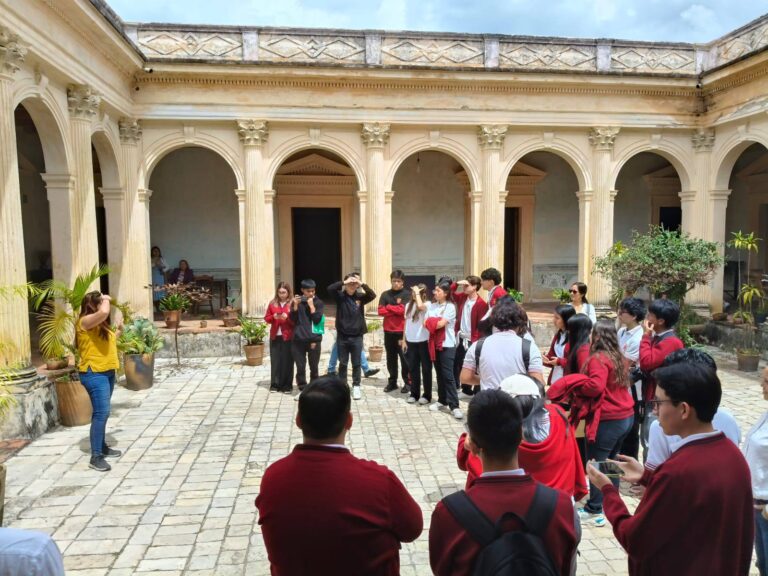Alumnos de la Preparatoria Mesoamericana